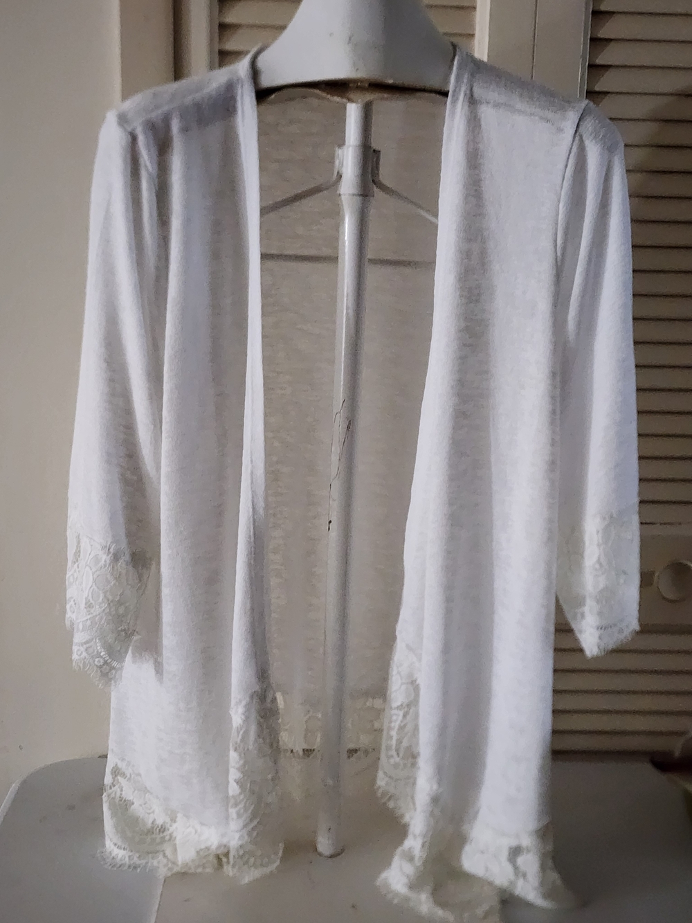 Maurices White Lace-Trim Open Front Robe Cardigan
